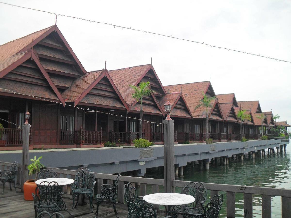 Hotel Pantai Gapura Makassar Eksteriør bilde