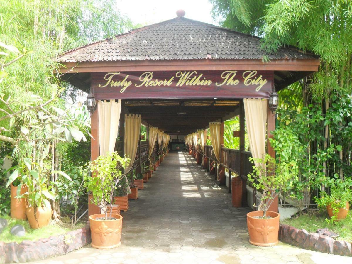 Hotel Pantai Gapura Makassar Eksteriør bilde