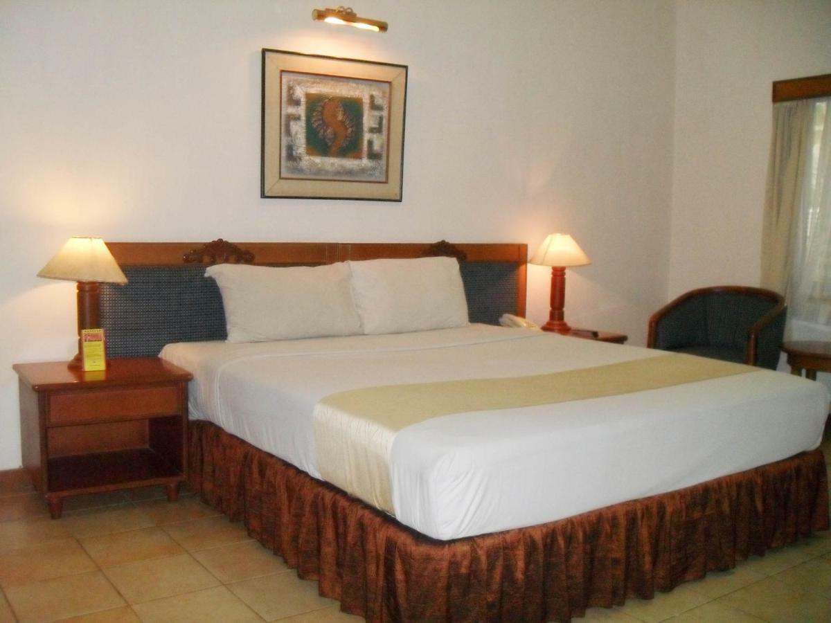 Hotel Pantai Gapura Makassar Eksteriør bilde