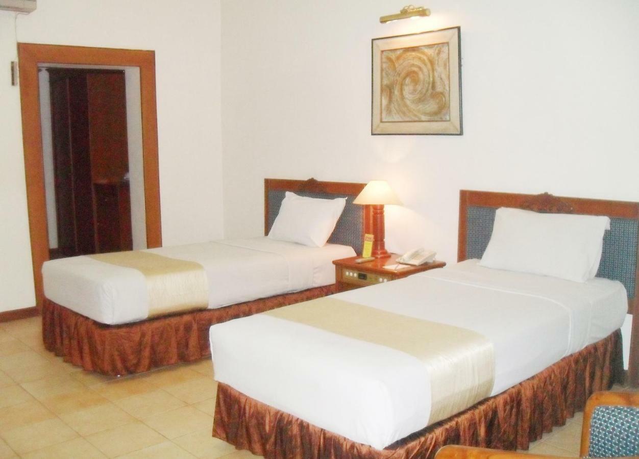 Hotel Pantai Gapura Makassar Eksteriør bilde