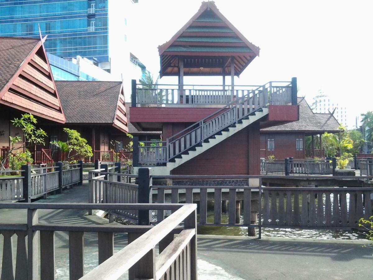 Hotel Pantai Gapura Makassar Eksteriør bilde