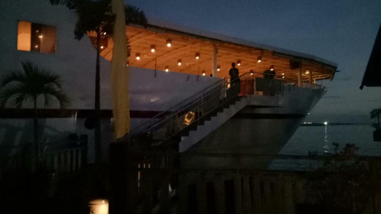 Hotel Pantai Gapura Makassar Eksteriør bilde