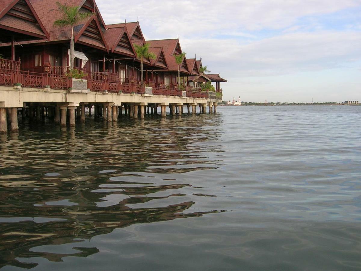 Hotel Pantai Gapura Makassar Eksteriør bilde